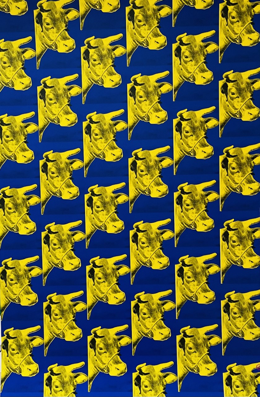 Vache Jaune sur Fond Bleu - Andy Warhol – Image 1