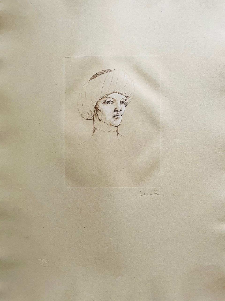 Homme au Chapeau - Fini Léonor – Image 1