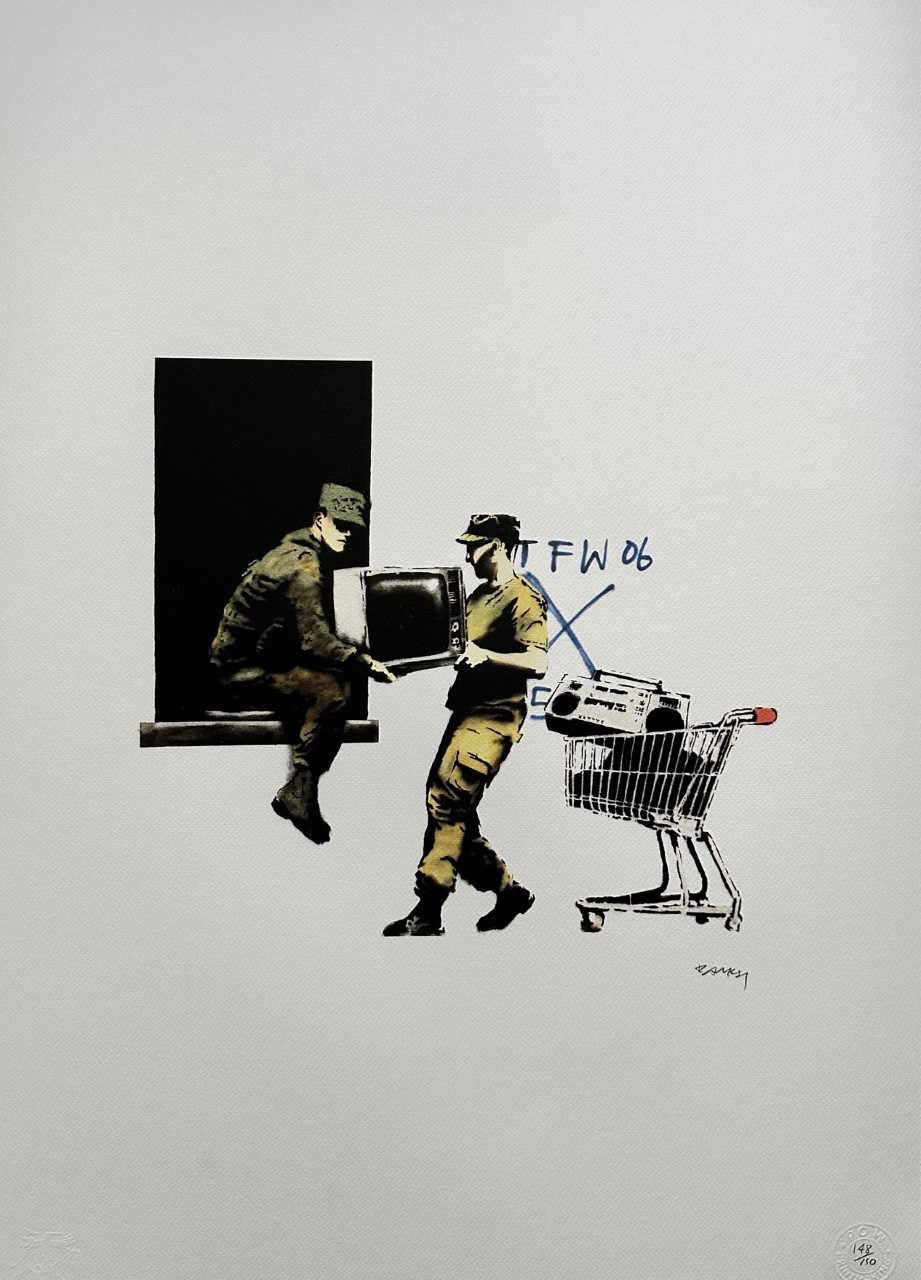Soldats Volant une Tele - Banksy – Image 1
